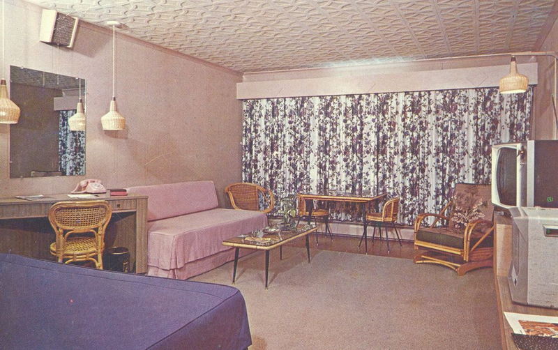 Hawaiian Gardens Resort Motel - Vintage Postcard (newer photo)